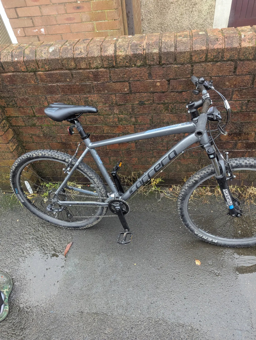 Carrera Valour Disc Junior Mountain Bike 2022