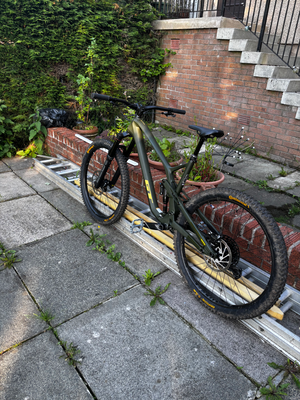 GT Sensor Carbon Elite 2025