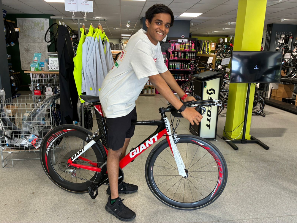 Giant Trinity Advanced Sl 0 TT and Triatlhon Bike: Prismatic 2025