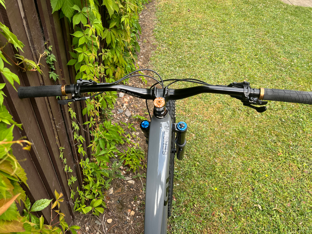 GT Sensor Carbon Elite 2025