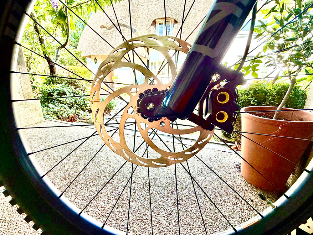 GT Sensor Carbon Pro 2024