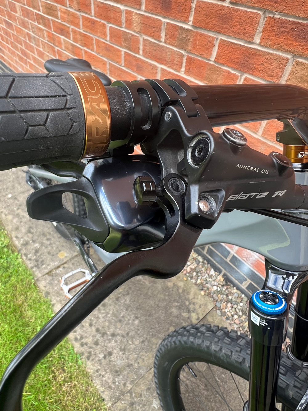 GT Sensor Carbon Elite 2025