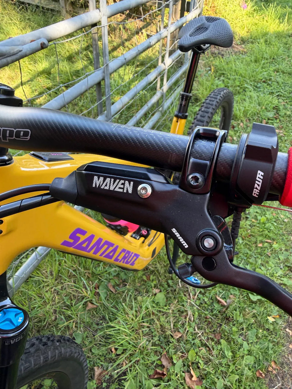 Santa Cruz Heckler SL 1.1 C Carbon MX 90 Hope Yellow Stunning Bike 2026