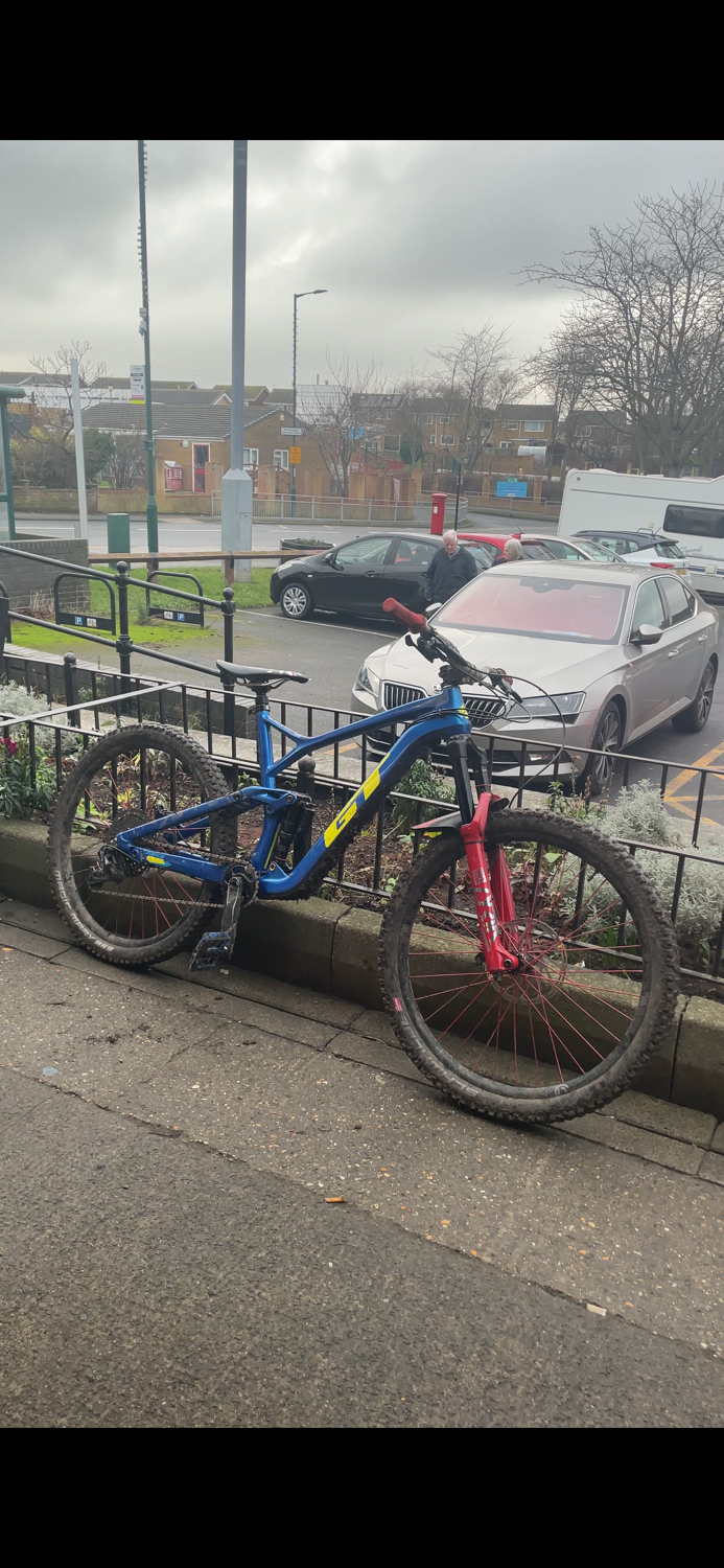 GT Force Carbon Pro 2021