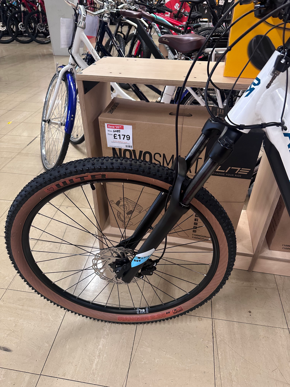 Rocky Machine E30 Torren Hard trail 2025