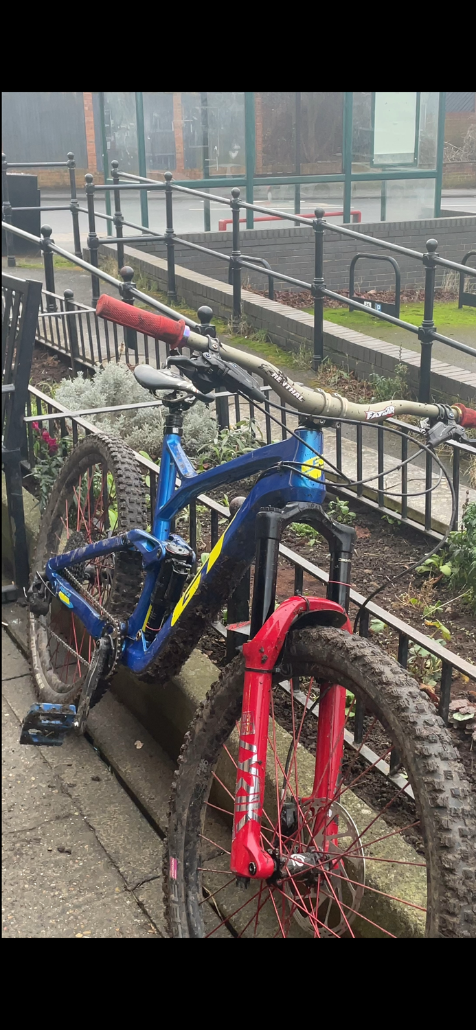 GT Force Carbon Pro 2021