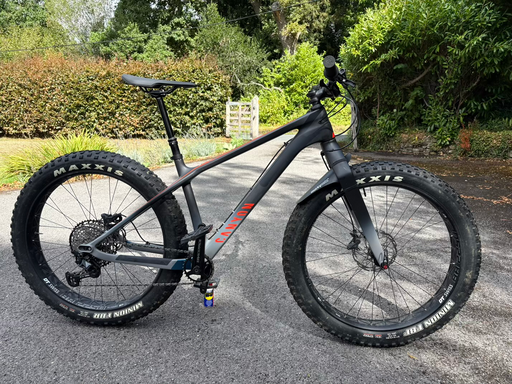 Canyon Dude CF 8 2022