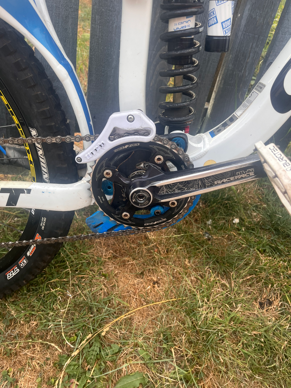Giant Glory Advanced Downhill 2024
