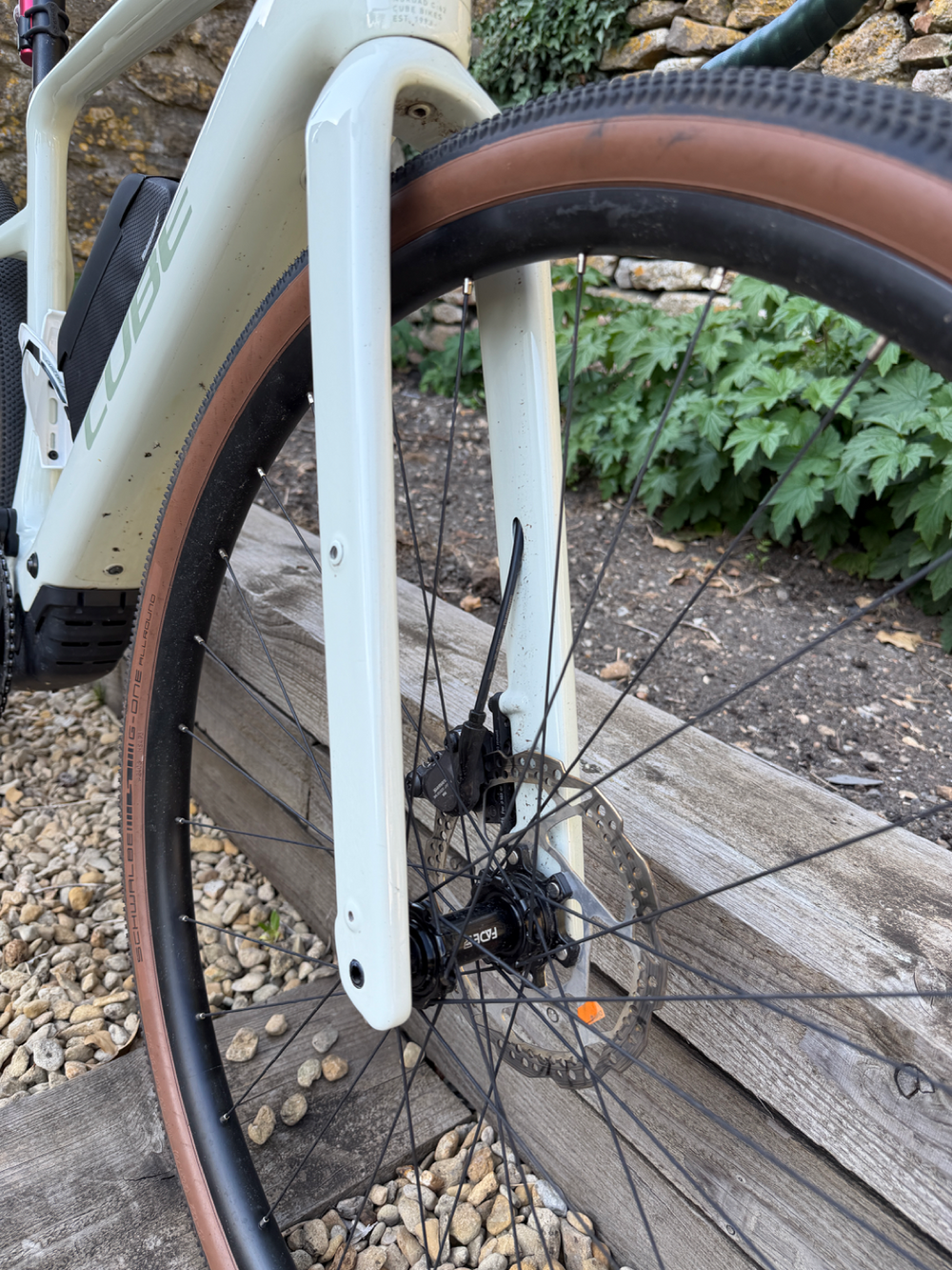 Cube Nuroad Hybrid C:62 Race 400x Carbon 2025