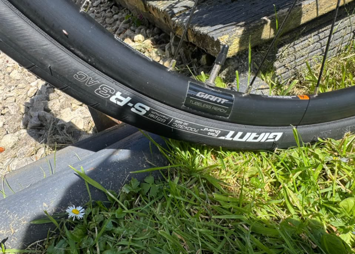 Giant Contend AR 3 2021