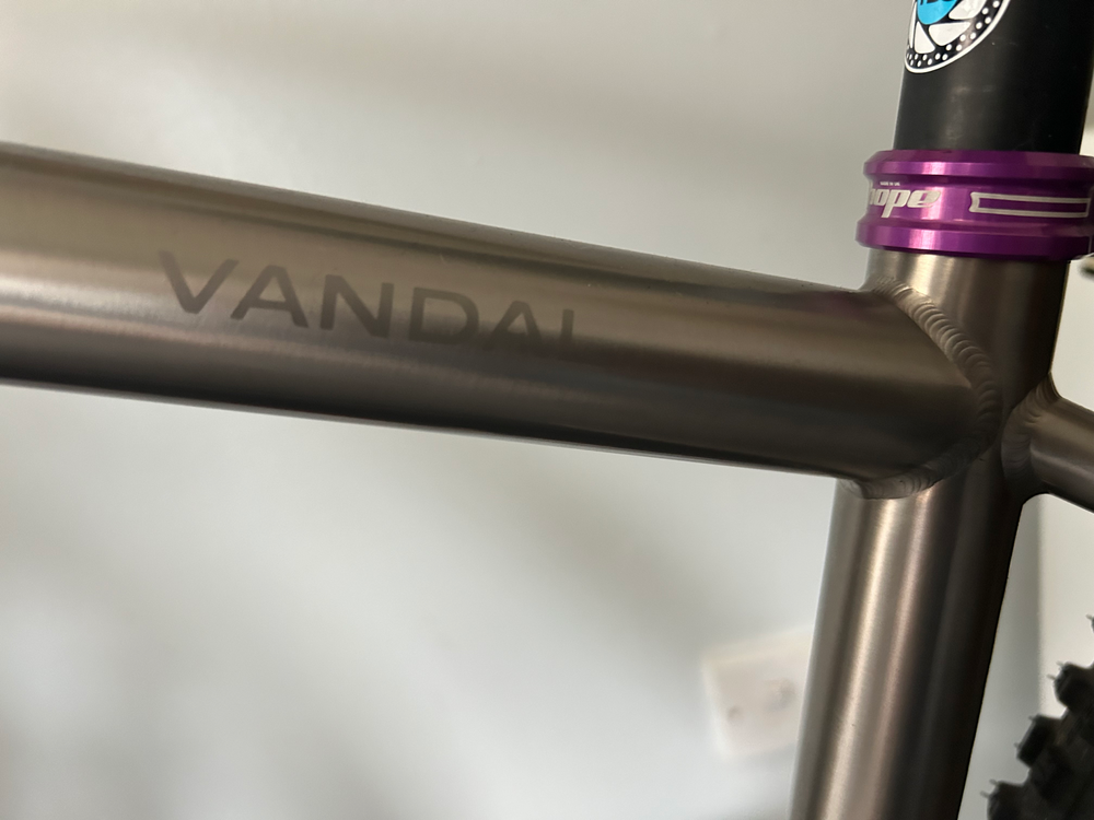 On One Vandal SRAM GX Titanium 2023