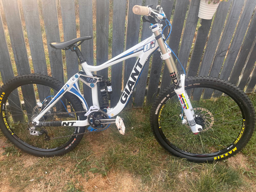 Giant Glory Advanced Downhill 2024
