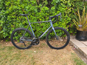 Giant TCR advanced pro frame with 12 speed Shimano 105 di2. 2024