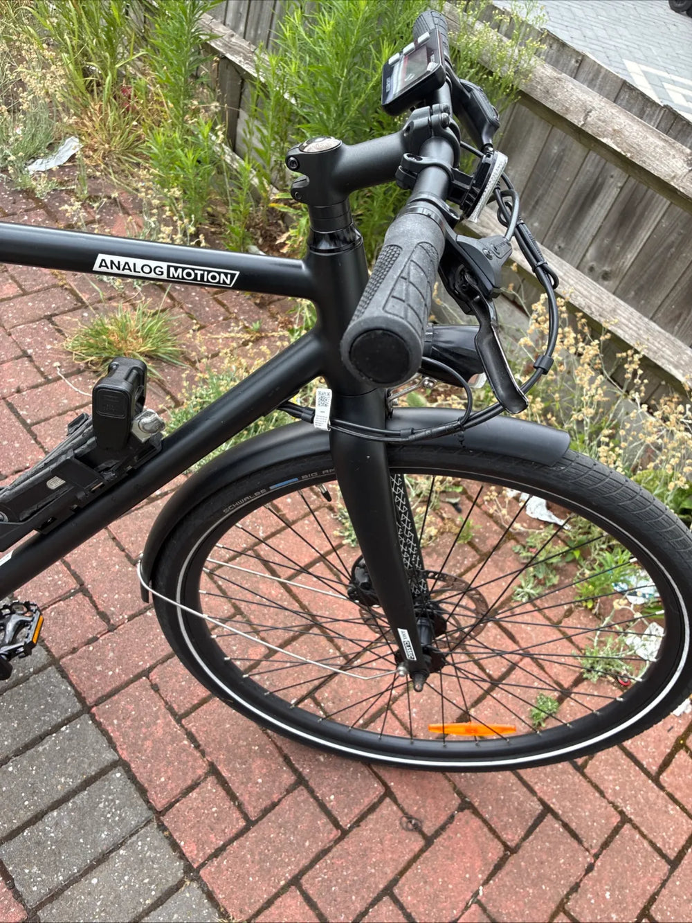 Analog Motion Black Edition - Large, Carbon Black Analog Motion Black Edition - Large, Carbon Black 2025