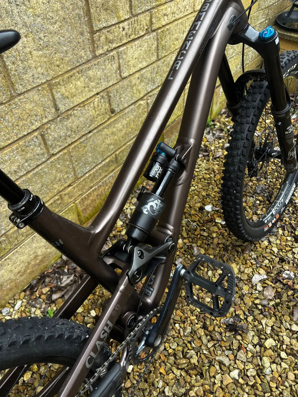 Commencal CLASH ESSENTIAL 2023