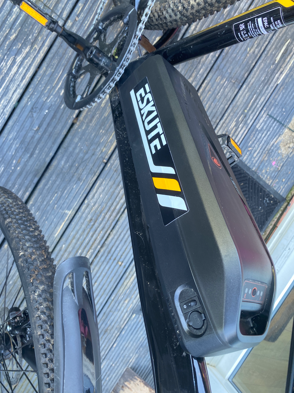 Eskute ES-275 2025