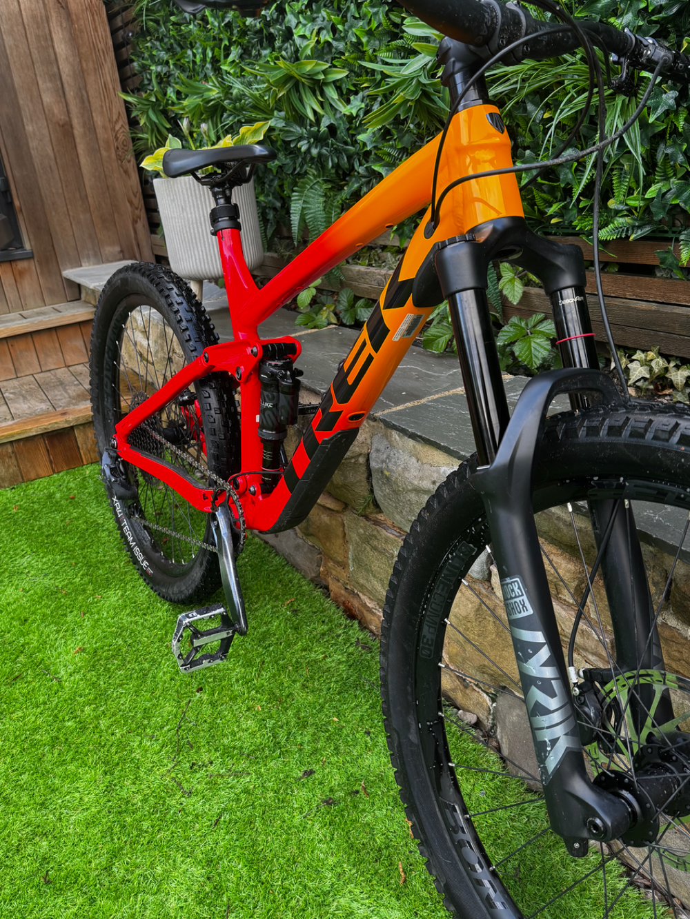 Trek Remedy 8 2023