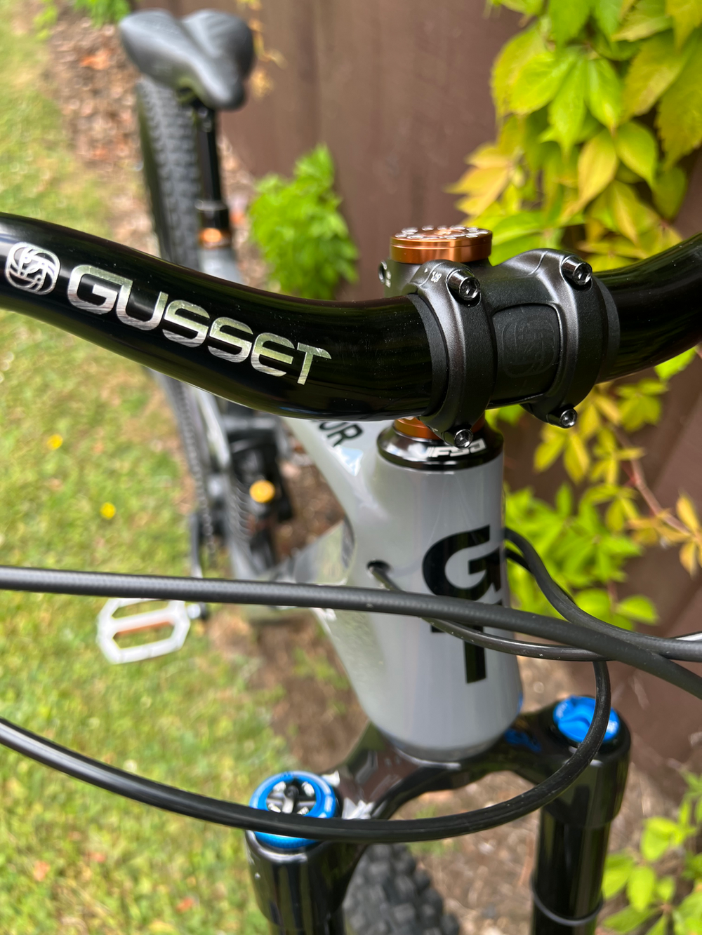 GT Sensor Carbon Elite 2025
