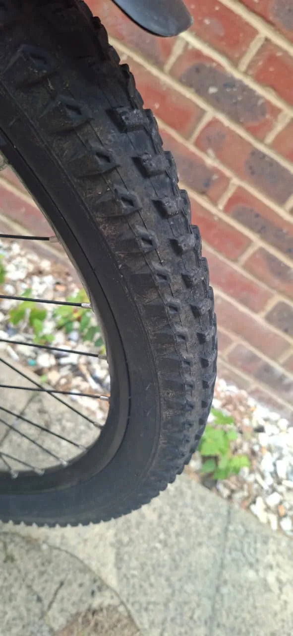 B'twin Rockrider EST100 2023
