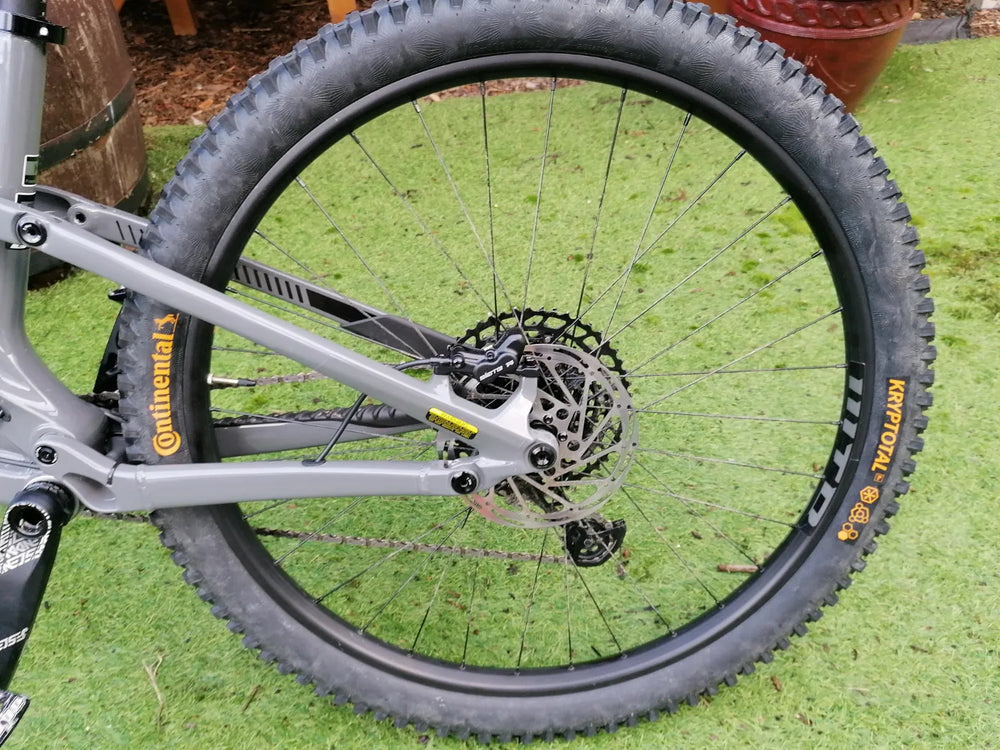 GT Sensor Carbon Elite 2023