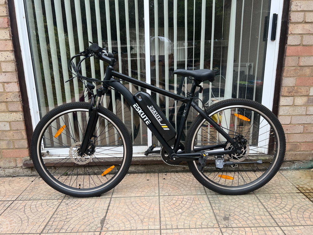 Eskute M100 2024