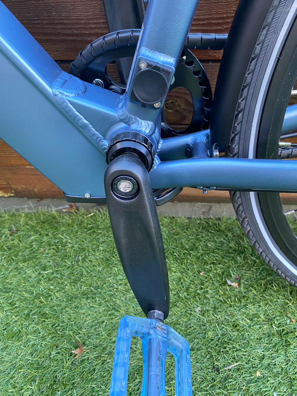 Metroneer  London - EU700 Plus Hybrid E-Bike 2025