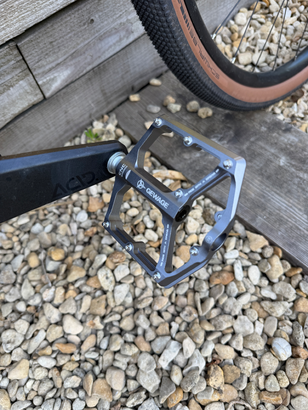 Cube Nuroad Hybrid C:62 Race 400x Carbon 2025