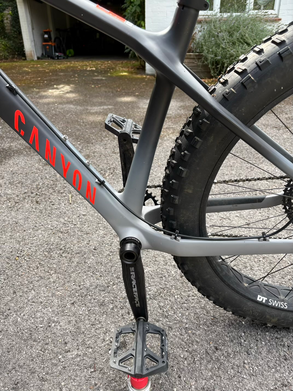 Canyon Dude CF 8 2022