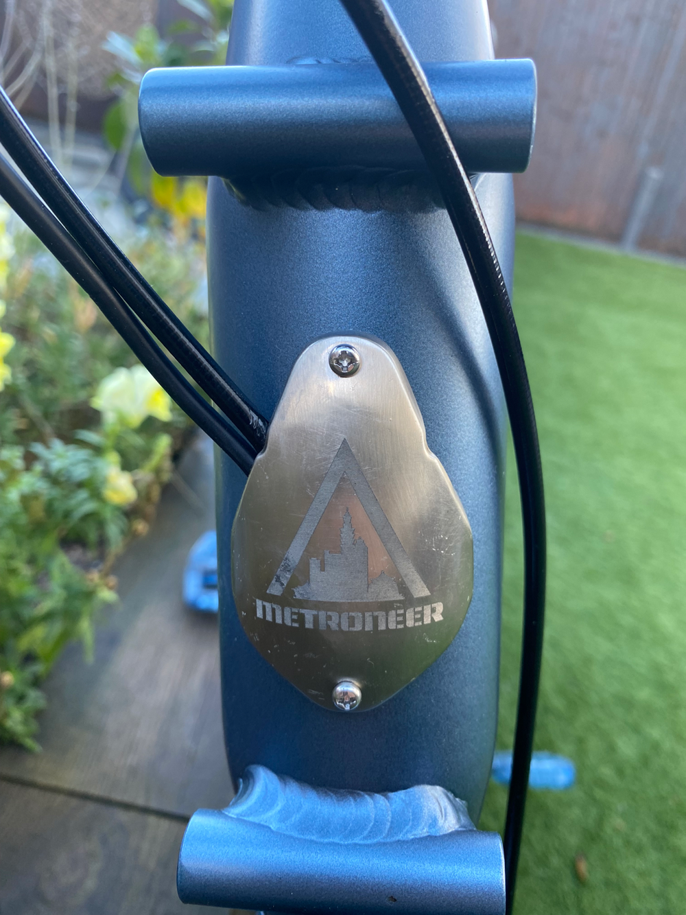 Metroneer  London - EU700 Plus Hybrid E-Bike 2025