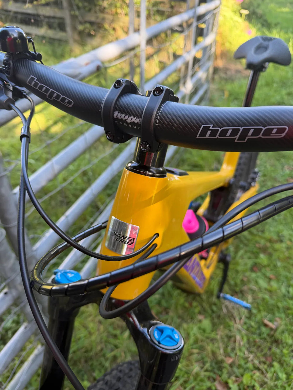 Santa Cruz Heckler SL 1.1 C Carbon MX 90 Hope Yellow Stunning Bike 2026