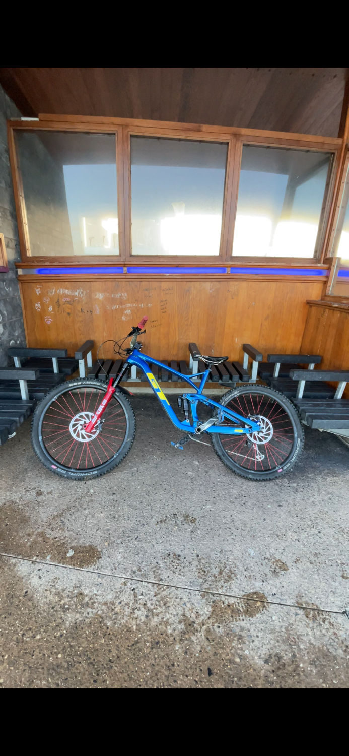 GT Force Carbon Pro 2021