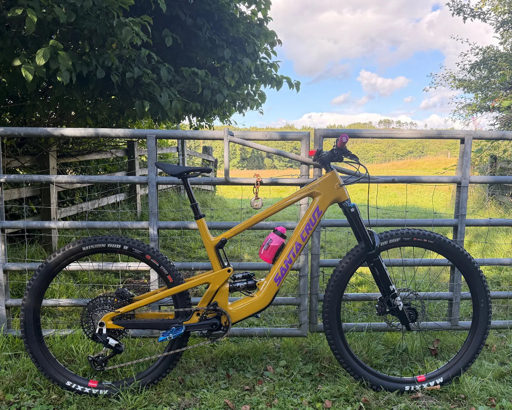 Santa Cruz Heckler SL 1.1 C Carbon MX 90 Hope Yellow Stunning Bike 2026