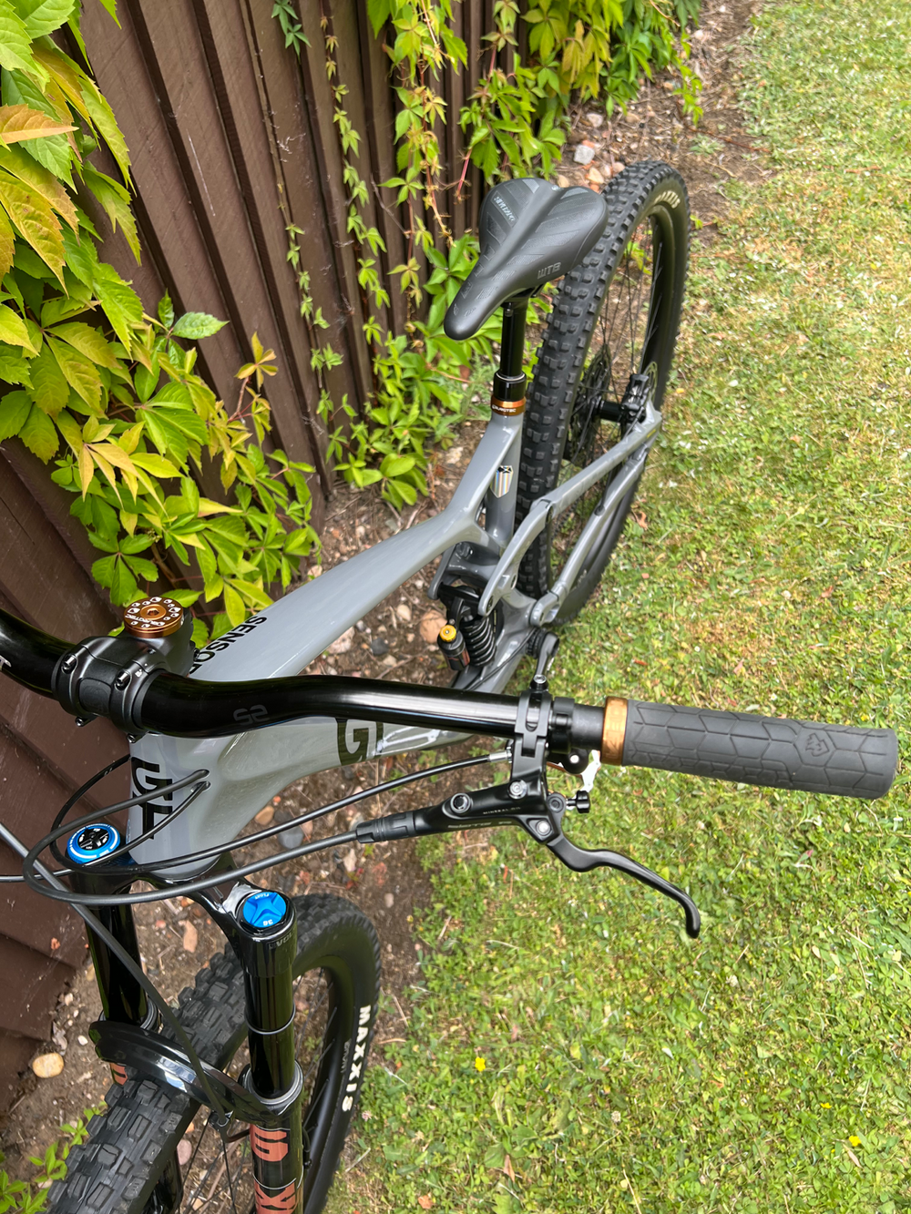 GT Sensor Carbon Elite 2025