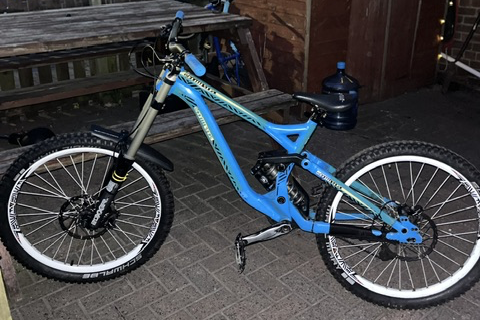 Commencal VIP SUPREME DH V3 650B ROCKSHOX 2015