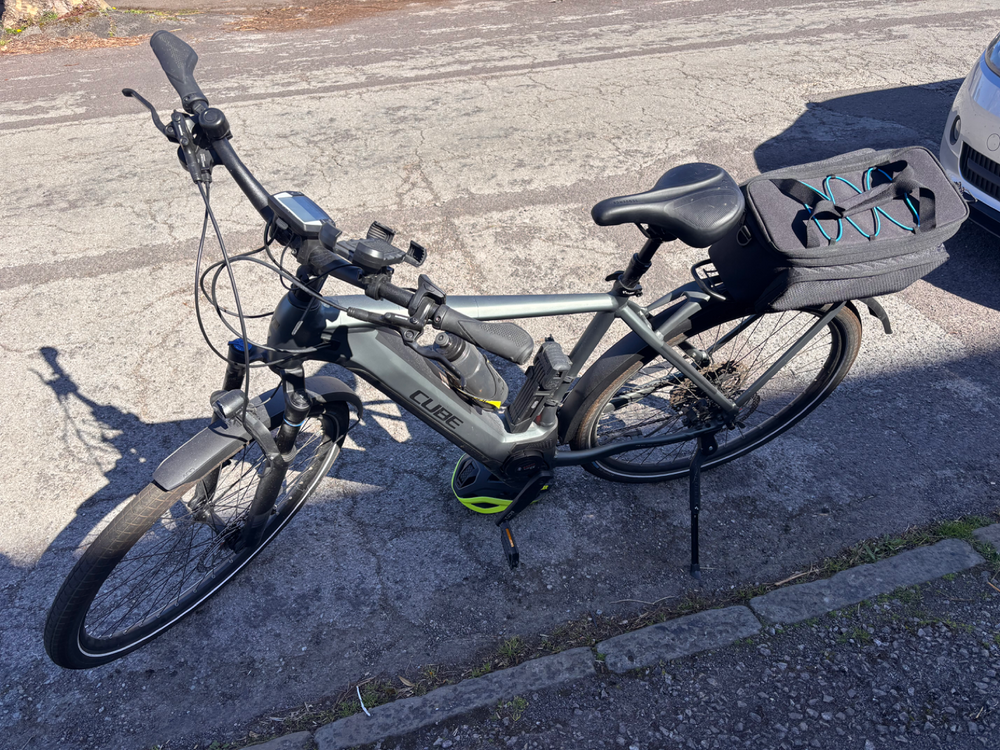 CUBE Kathmandu Hybrid Pro 625 Electric Hybrid Bike in Grey 2022