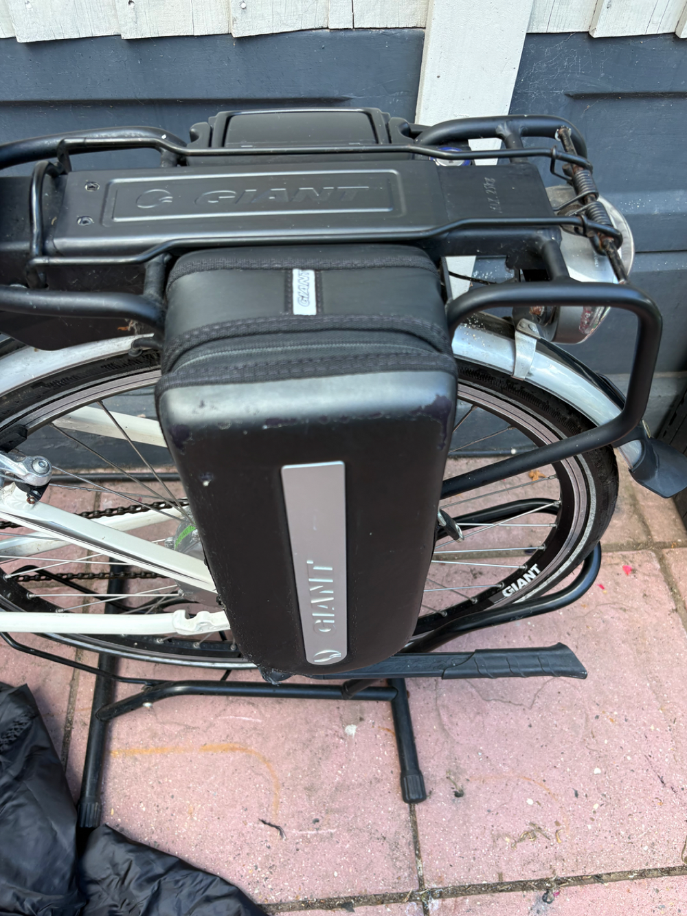 Giant Escape Hybrid 1 2018