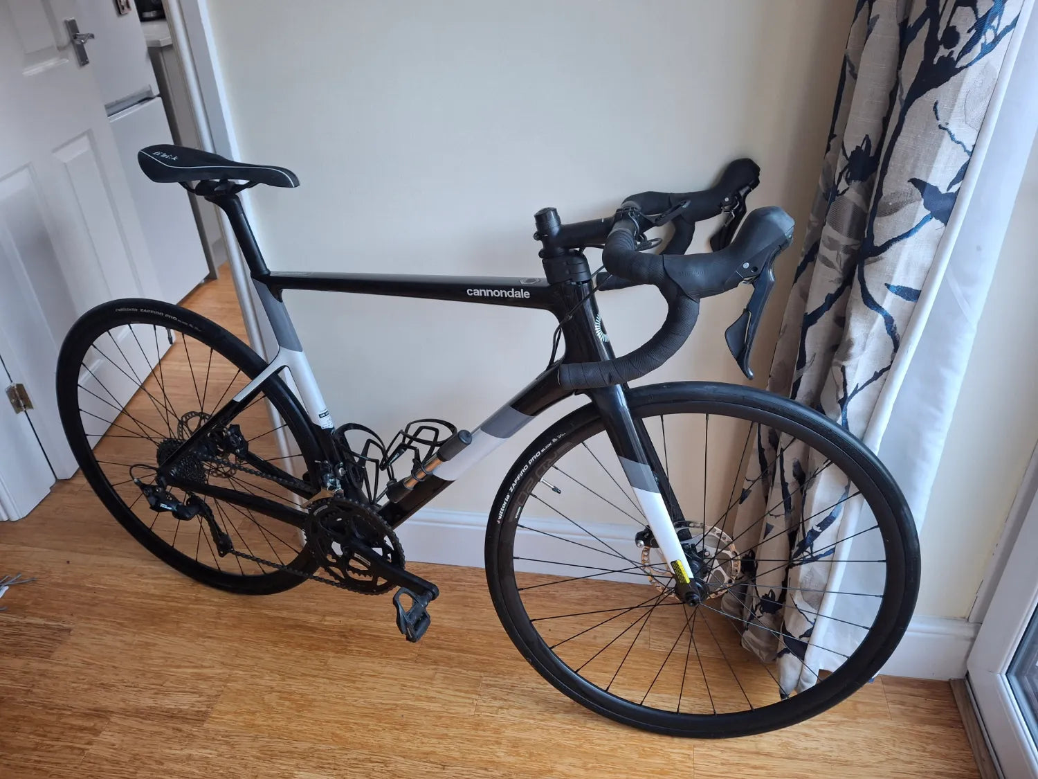 Cannondale SuperSix EVO Carbon Disc 105 2023