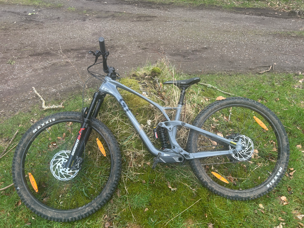 GT Sensor ST Carbon Elite 2023