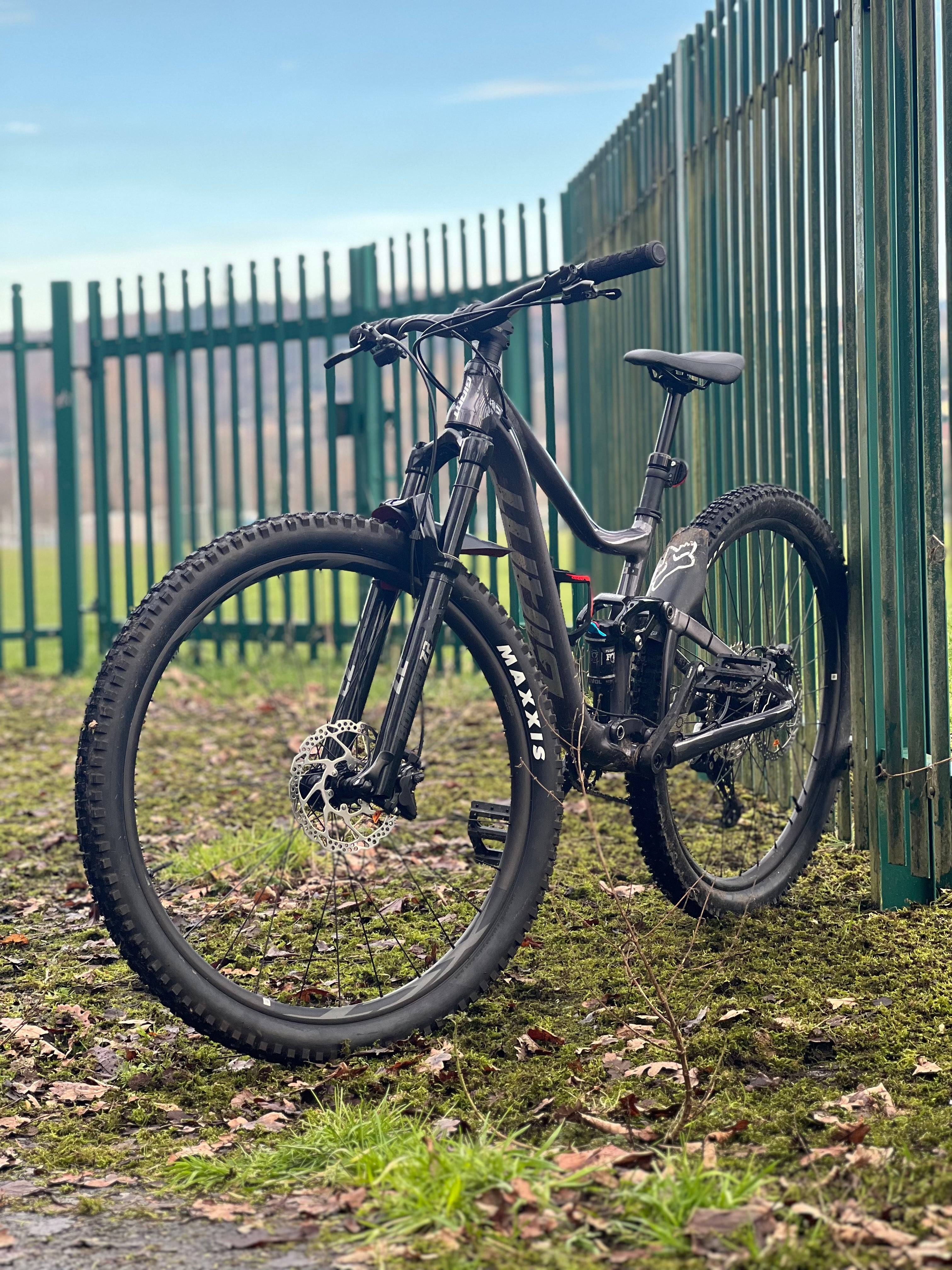 Second hand giant mountain bikes clearance for sale