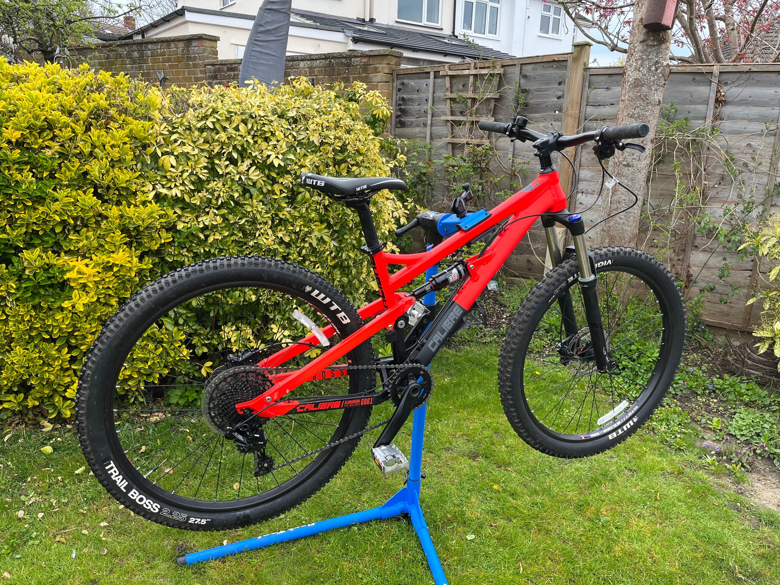 <span style="background-color:rgb(246,247,248);color:rgb(28,30,33);"> Calibre Bossnut 2017 Mountain bike </span>