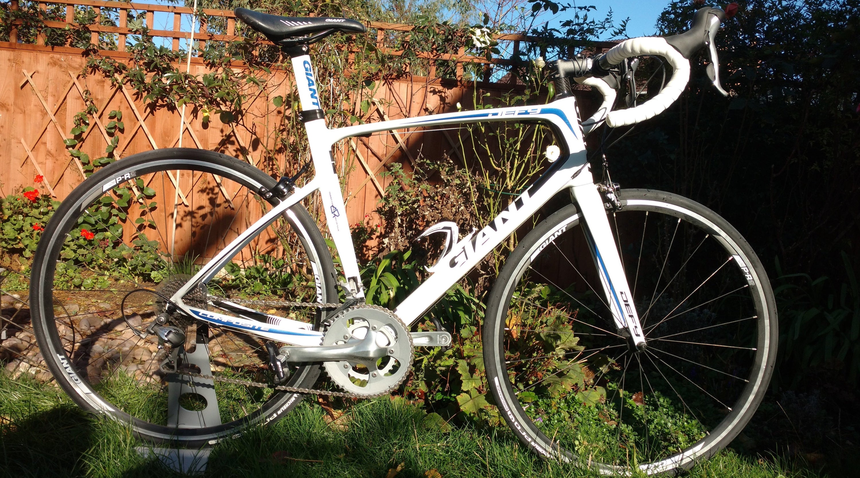<span style="background-color:rgb(246,247,248);color:rgb(28,30,33);"> Giant Defy Composite 3 2013 Road bike </span>